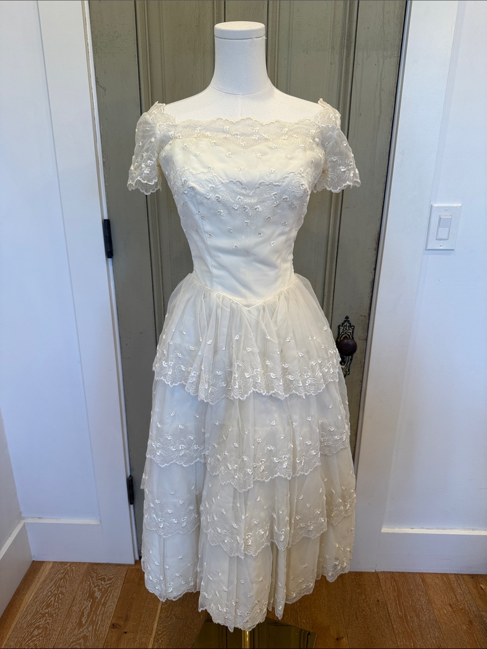 Vintage Lace Tiered Tea-Length Bridal